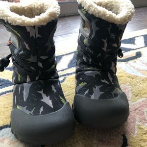 Bogs toddler boys winter boots size 8
